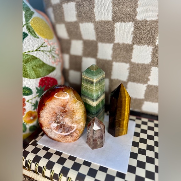 Other - Carnelian, Green “Kiwi” Calcite, Tigers Eye, & Garden Quartz Lot